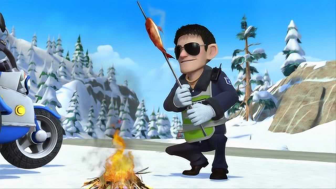 熊出没:交警在高速路上烤鱼吃,被苹果砸倒在地