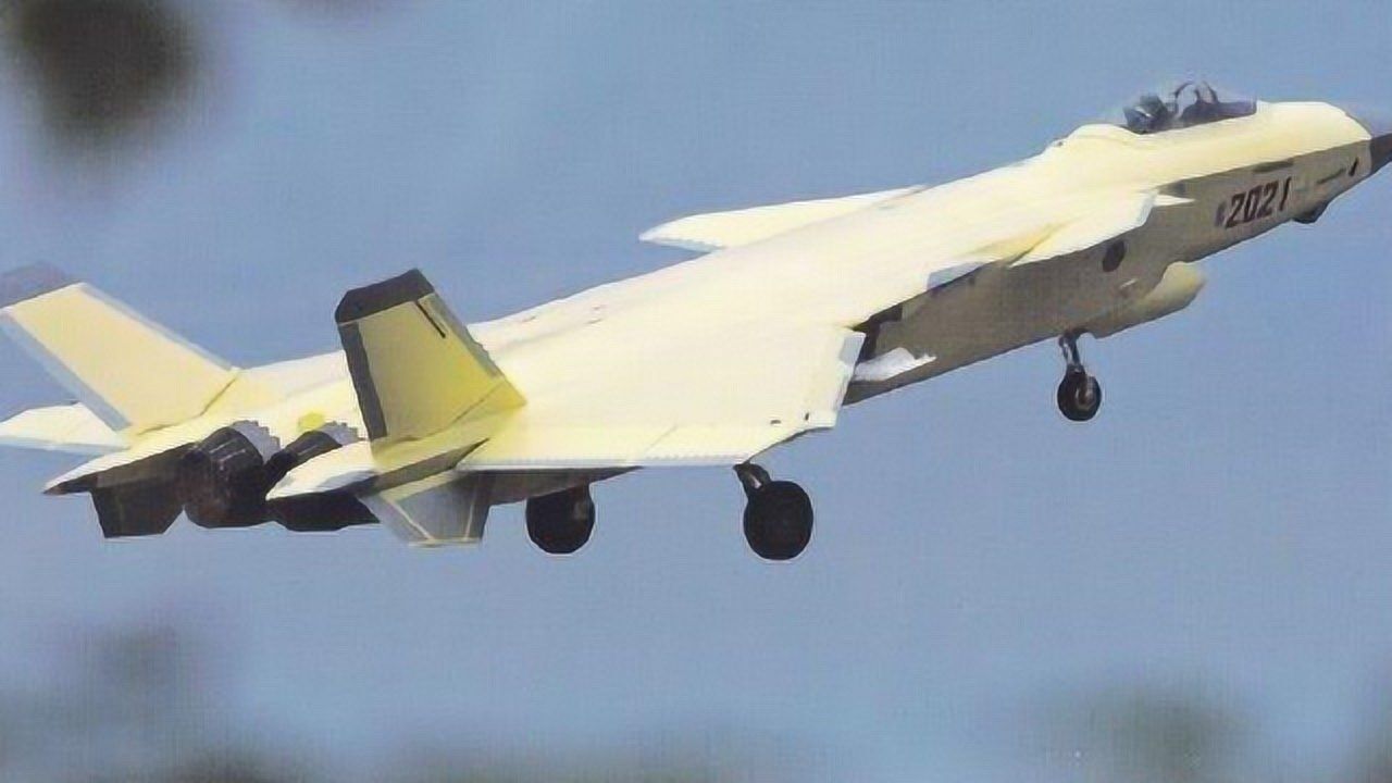 黄皮歼20换上"中国心"一飞冲天!终于实现完全国产化