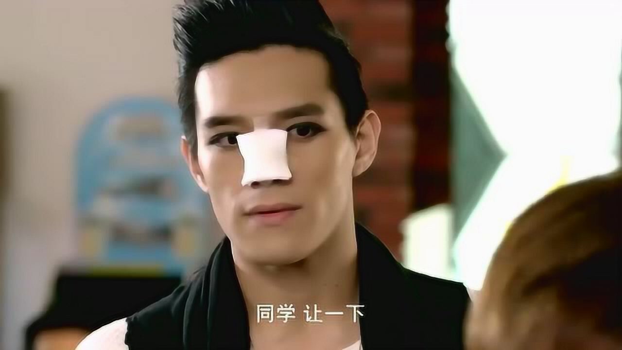 校花的贴身高手钟品亮去食堂吃饭没人理他三少的威严不复存在了