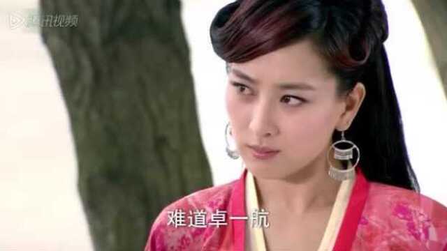 新白发魔女传:练霓裳和岳鸣珂是什么关系,卓一航离开他就现身!