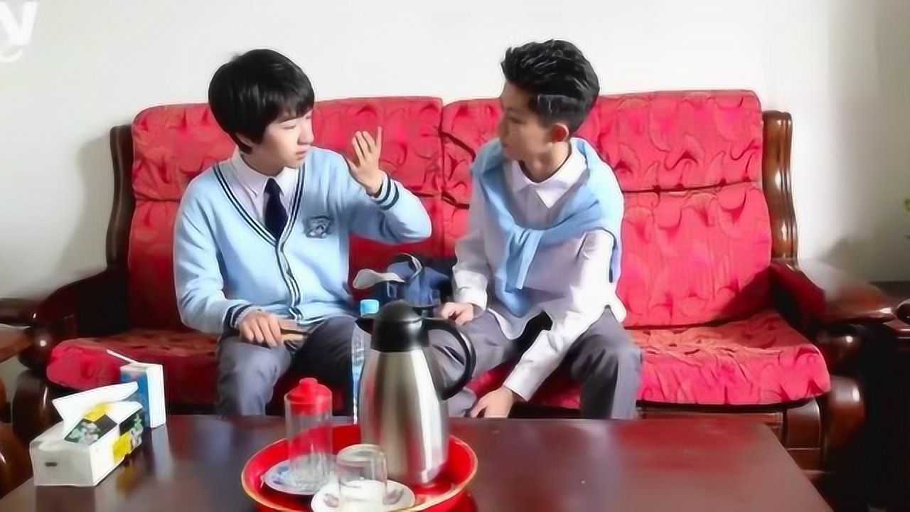 tf家族念念花絮片场耍酷的贺峻霖居然这么对待马嘉祺