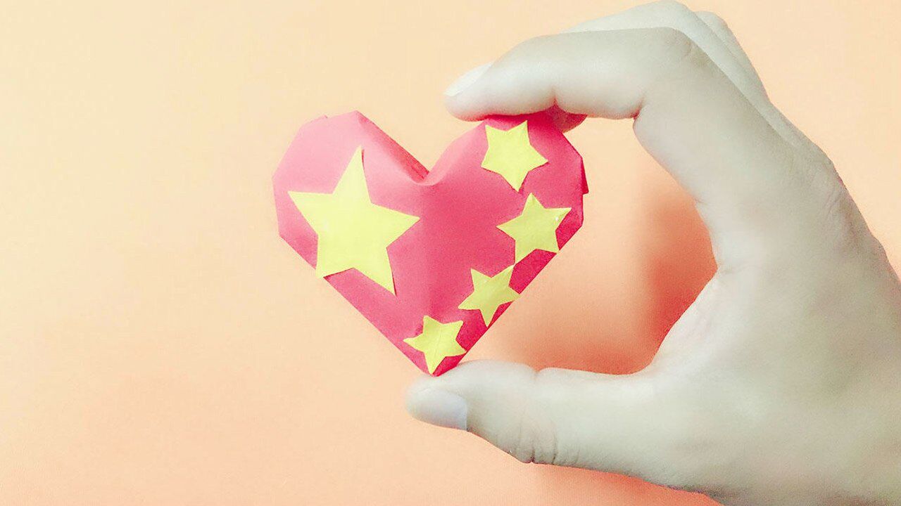 国庆节要到了送给大家一颗中国心折纸爱心教程