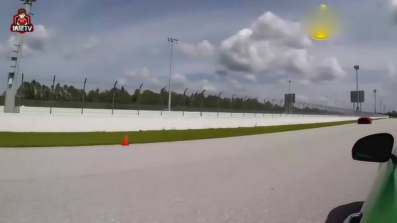 奔驰amggtr与兰博基尼比提速当一个弹射起步后瞬间被秒杀了