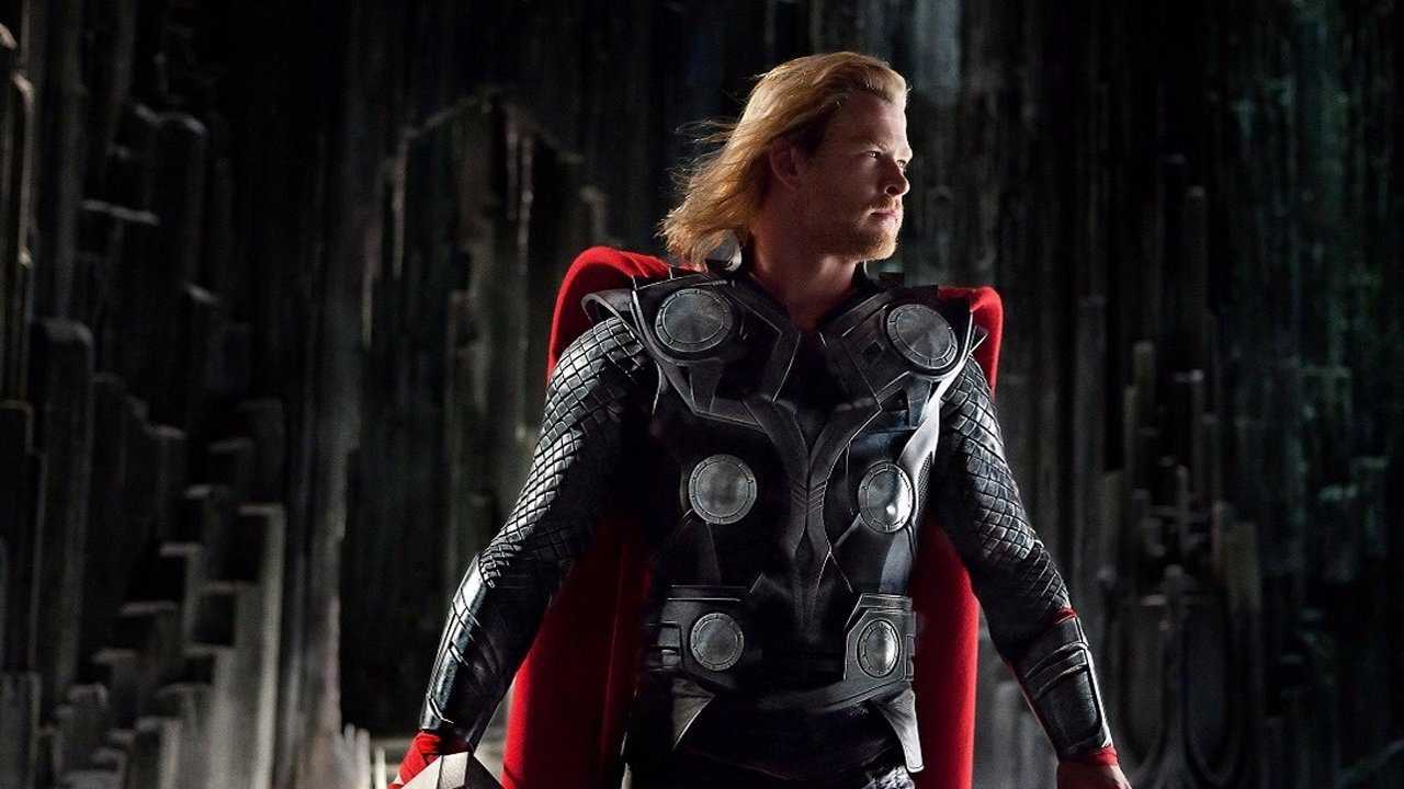 在电影《雷神3》中,奥丁为雷神造出更强武器,简直是如虎添翼!