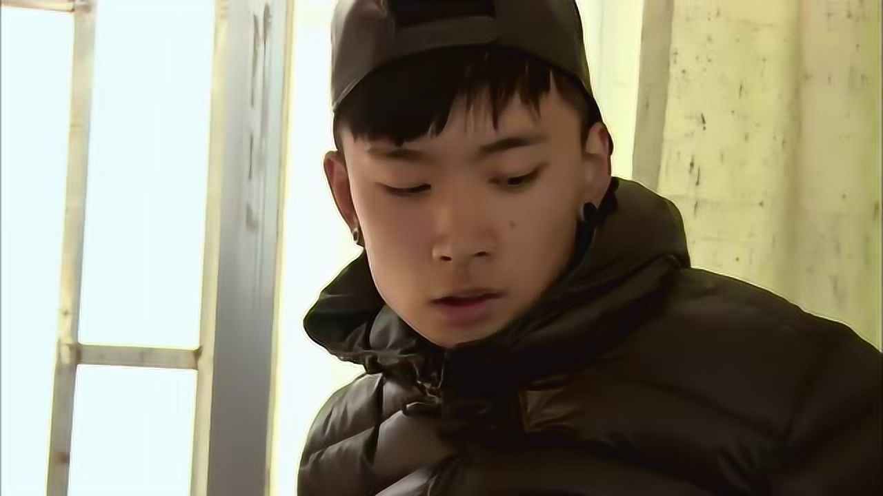 变形计城市少年打屁股针疼的整个医院都听到了