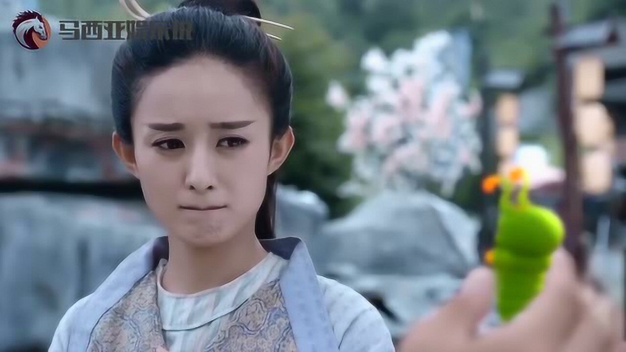 这只绿色的毛毛虫,它竟然认花千骨为母亲,她是怎么生出它的?