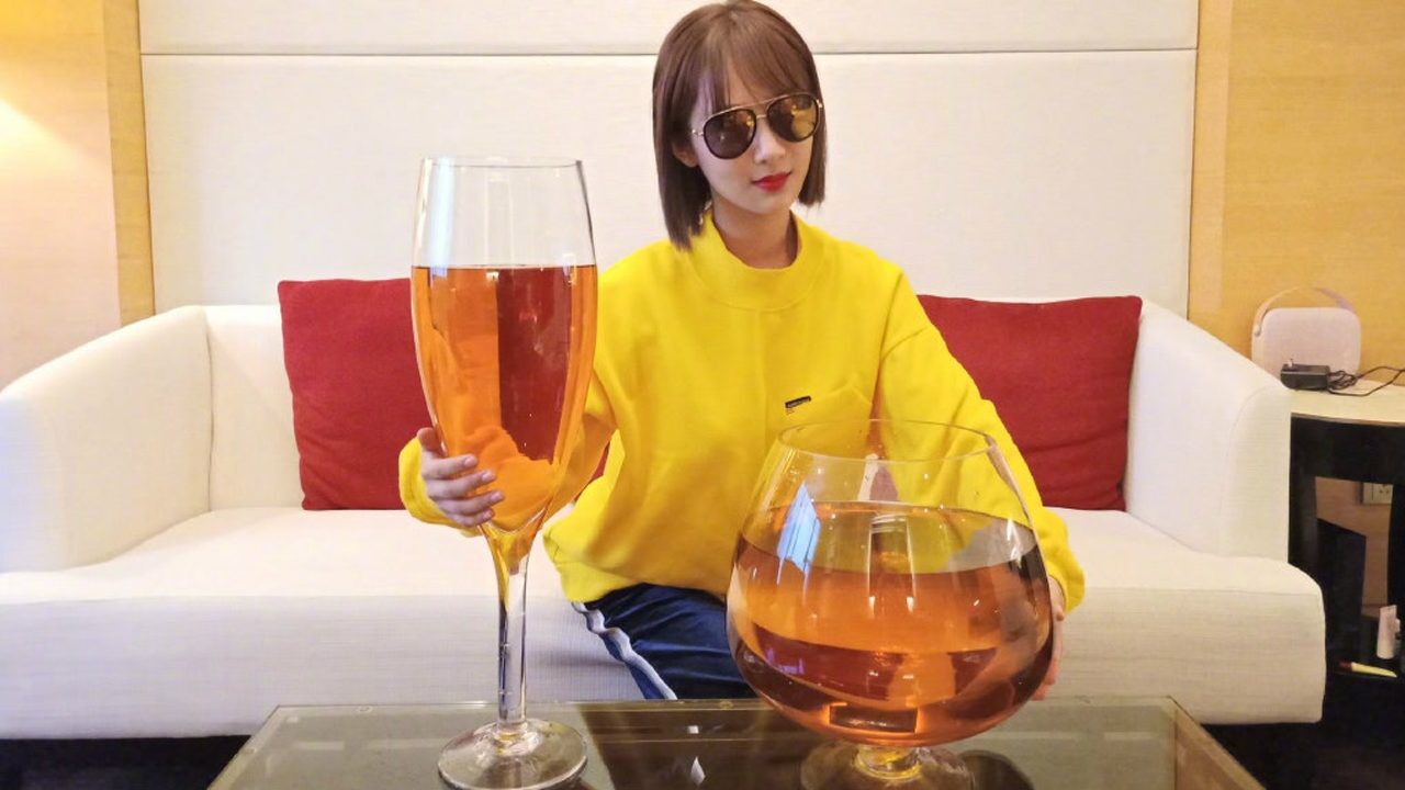 杨紫自曝酒量不好只喝一杯,网友炸了纷纷表示不服!