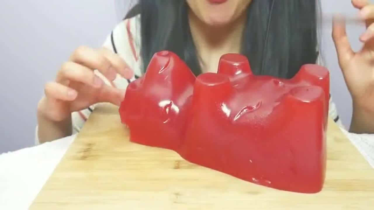 韩国吃播sas吃超大可爱熊软糖,还有万恶的咀嚼音_腾讯视频