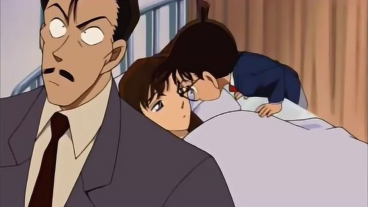 小兰发烧晕倒柯南用自己额头贴上去结果自己脸红了