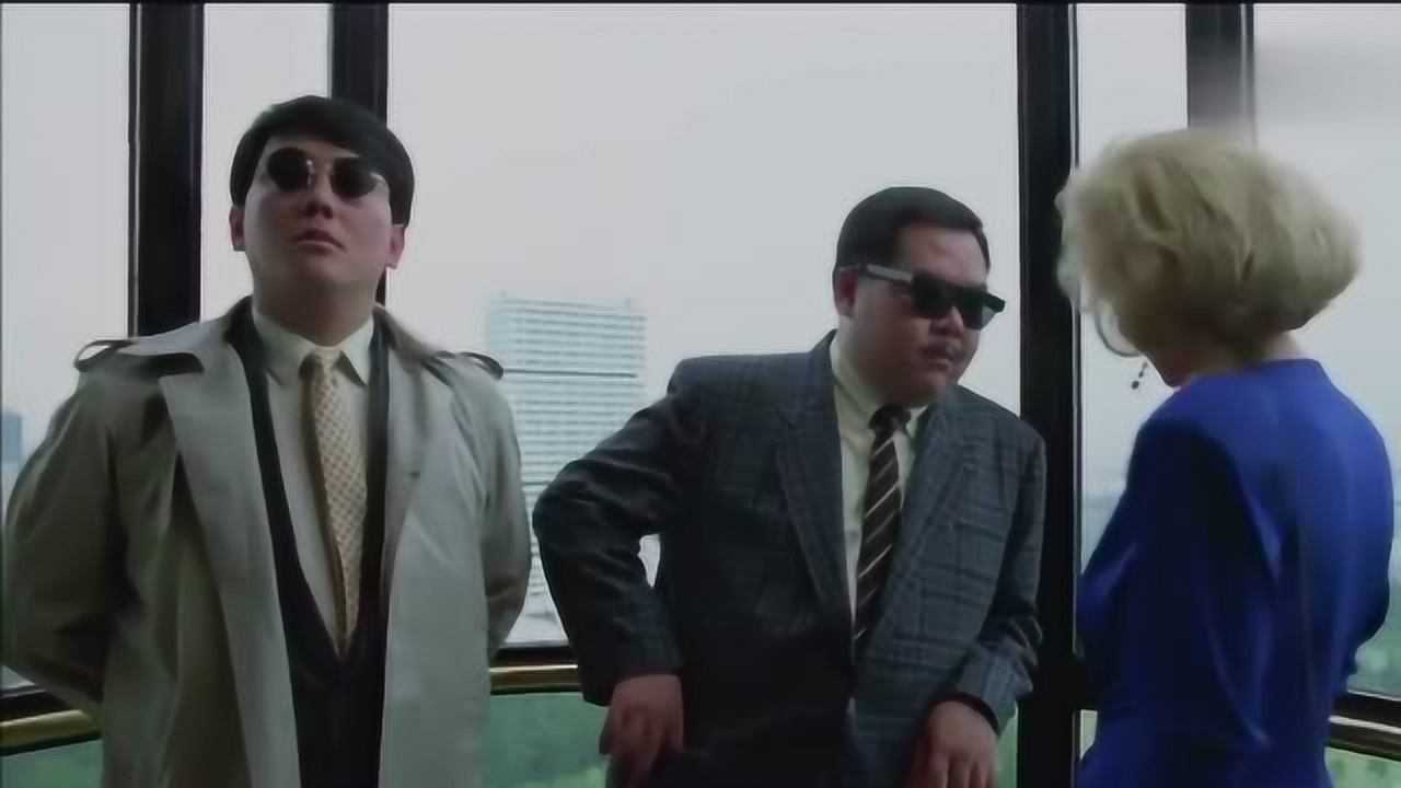 肥猫郑则仕实力演员一边抽烟一边甩手这根烟是烫手吗