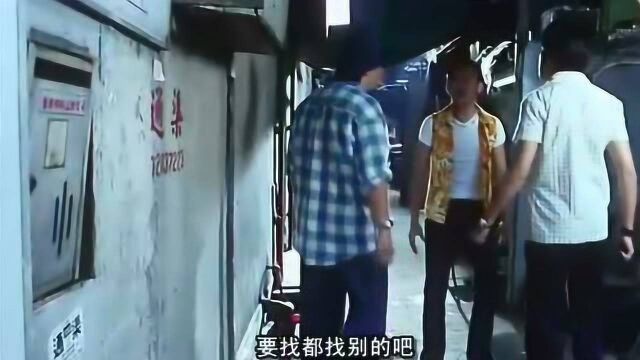 古惑仔在麻将馆打牌,没想到竟被色魔雄找麻烦:不交妹妹别想活!