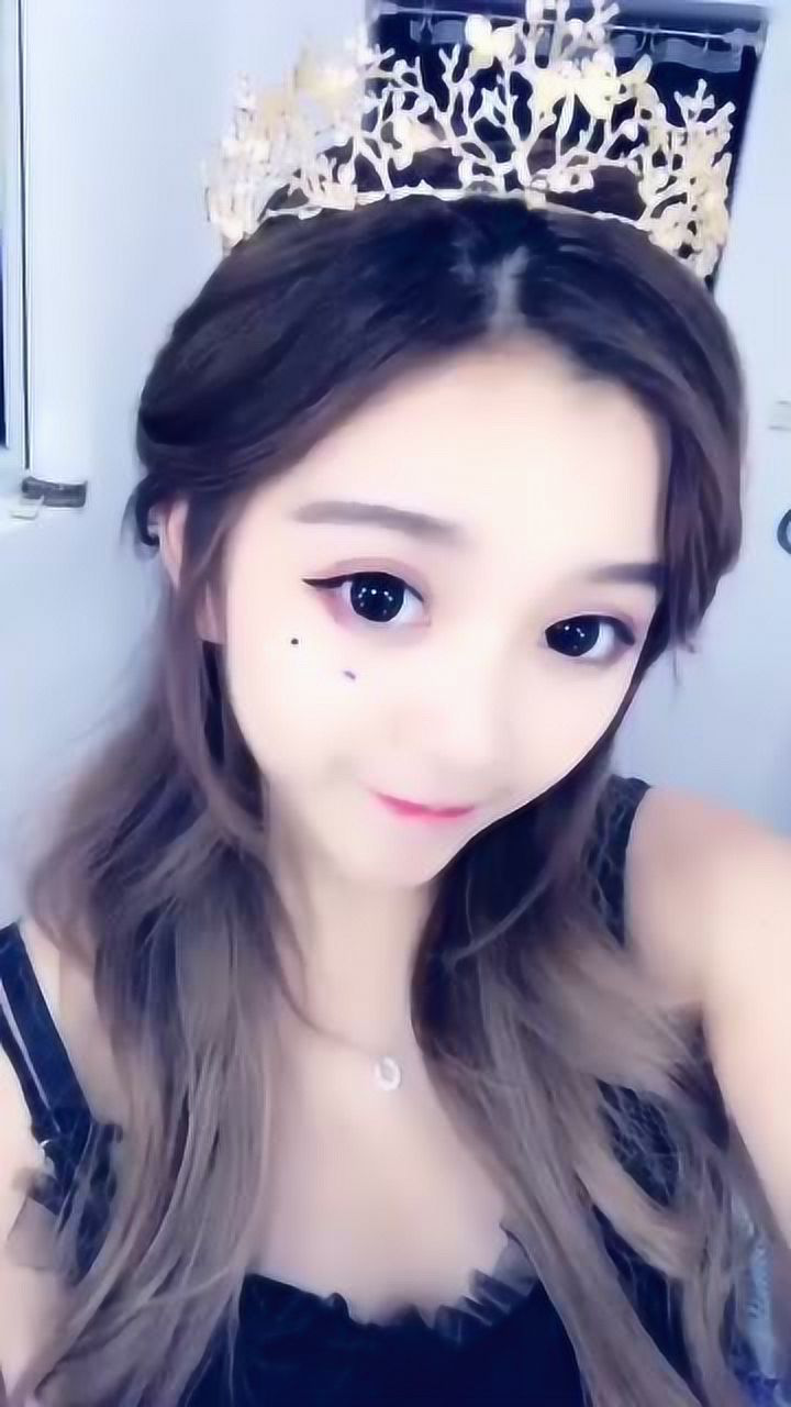 彭十六来了,难得一见的瞬间换装,粉丝:辛苦了