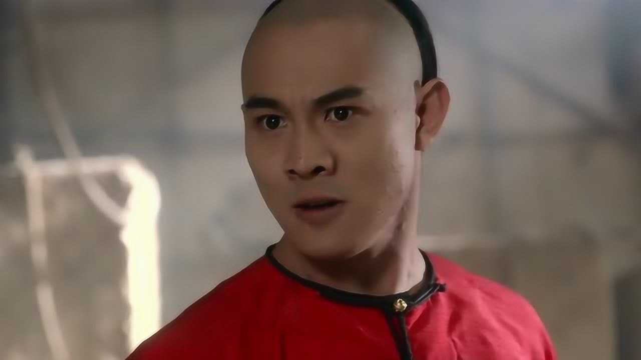 黄飞鸿之铁鸡斗蜈蚣:笑面虎知道小伙有无影脚,竟用阴招对付,够狠