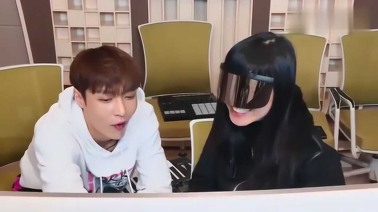 即刻电音张艺兴一身帅气黑衣好抢眼小猫女再现绝美慵懒嗓