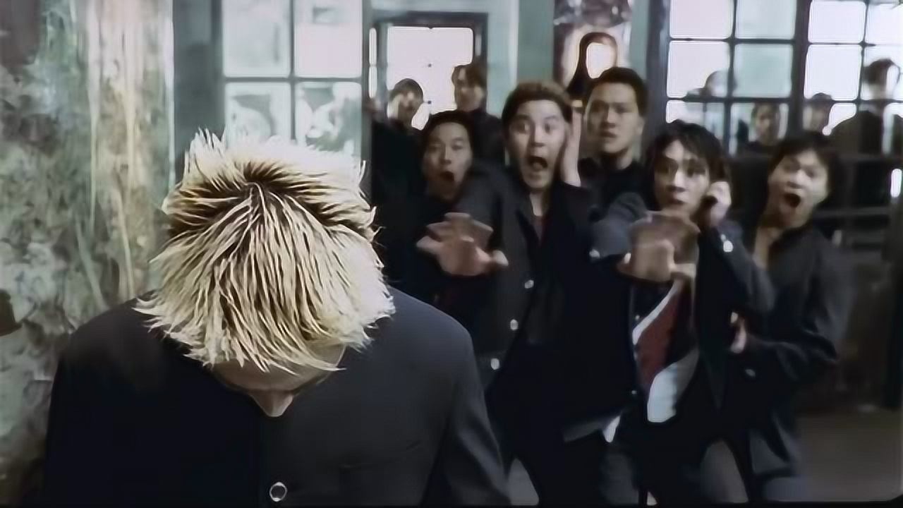 火山高校:男主站了起来,众人惊讶!