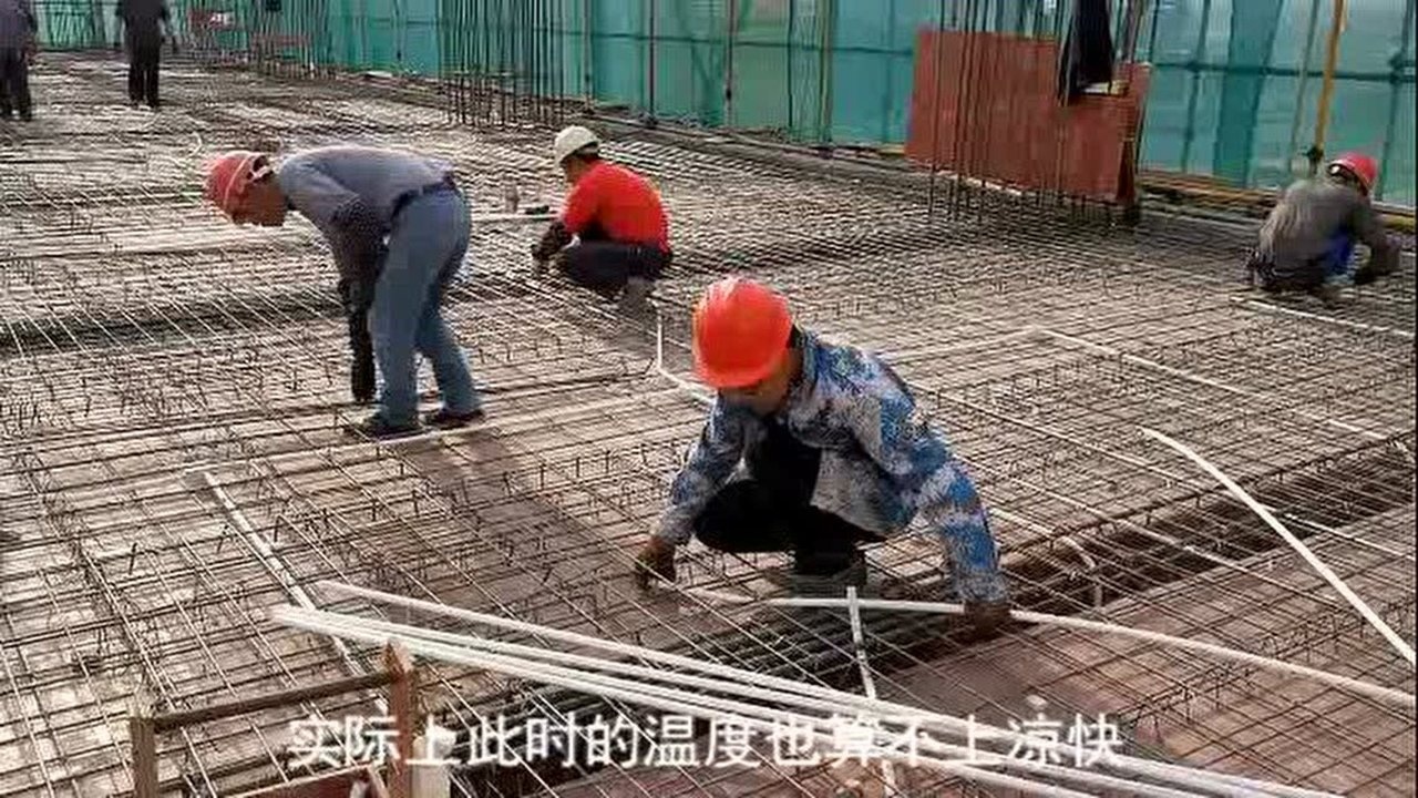 工地上实拍工人们辛苦工作_高清