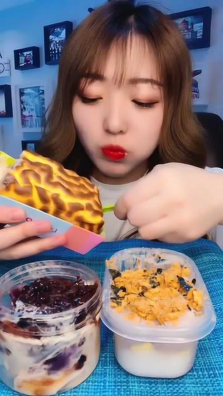 甜品吃播q弹虎皮蛋糕卷