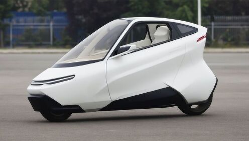 中国首创两轮电动汽车，永远撞不倒还能横着开，10万一辆你要吗？
