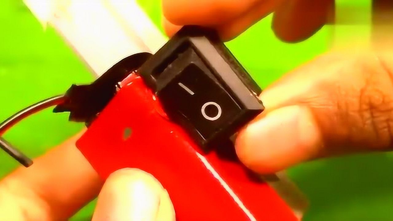 生活小发明:自制的探照灯,步骤简单,非常实用