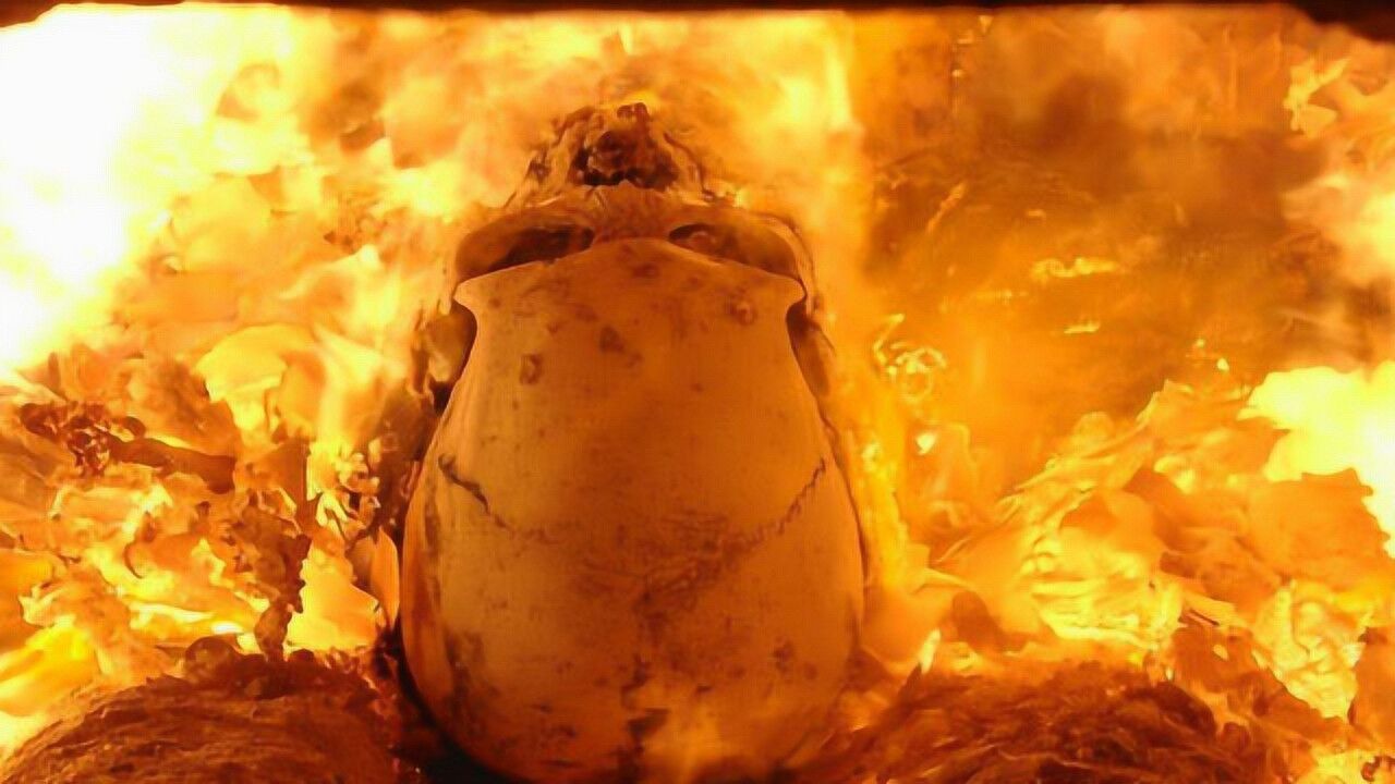 火葬场的尸油,火化师是如何处理的?网友:难以忍受!