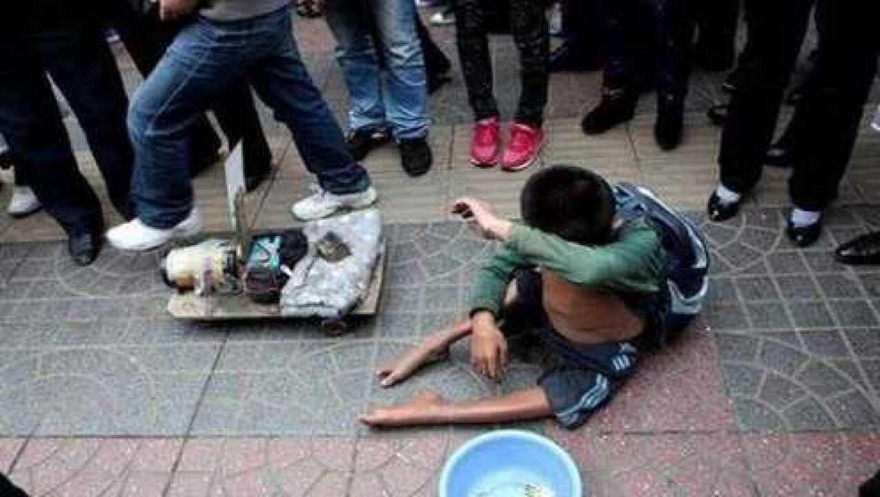 儿童被人贩子拐骗后，会有什么样的遭遇呢？看完让人心疼不已_高清