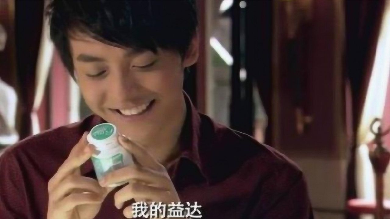 李佳航:我为益达做10年广告!一分代言费没拿!益达官方神回复