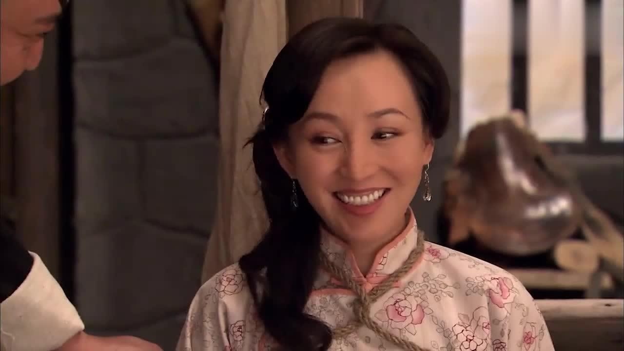 铁梨花秋香被二当家绑了赶紧想办法自救真是机智
