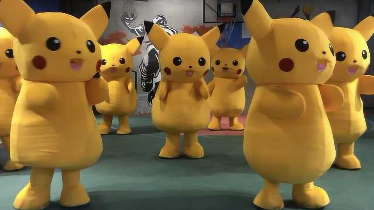 高考结束他们扮皮卡丘补贴家用:顶高温跳舞7小时,1天100块