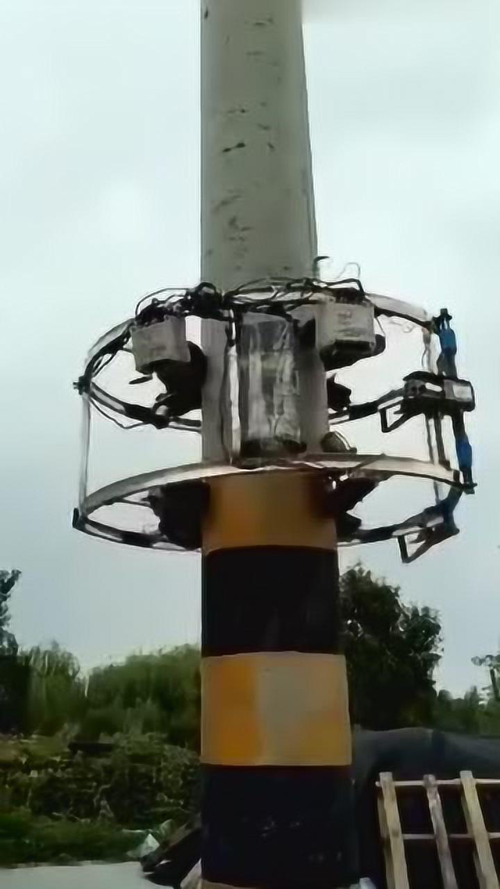 中国人创造的电动爬树爬杆机器人