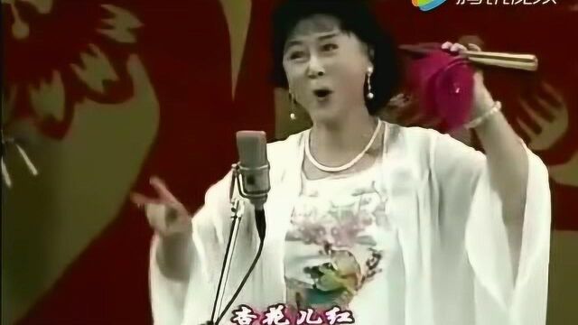 70岁刘长瑜京剧《卖水》音乐一起简直是个小姑娘