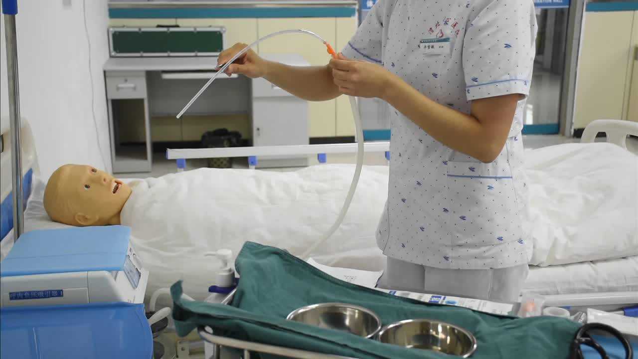 渭北中心医院经鼻,口腔吸痰法教学