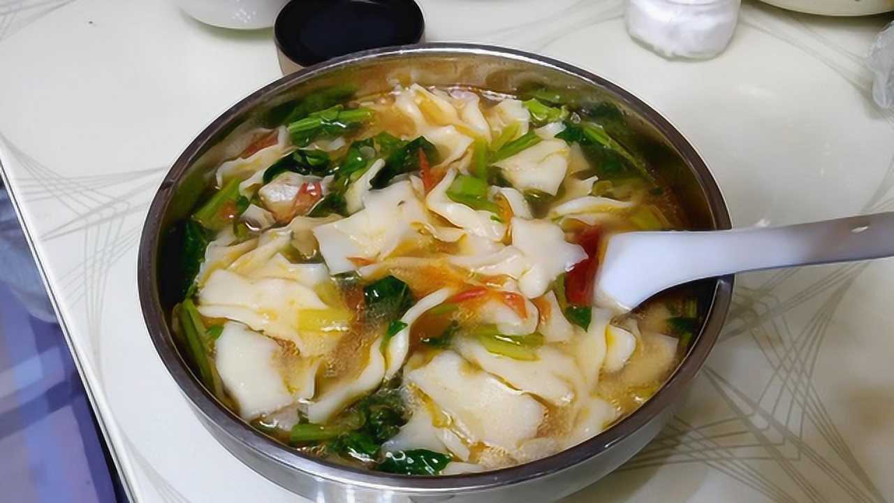 晚饭新疆揪片子汤饭一大碗吃完还想吃很过瘾