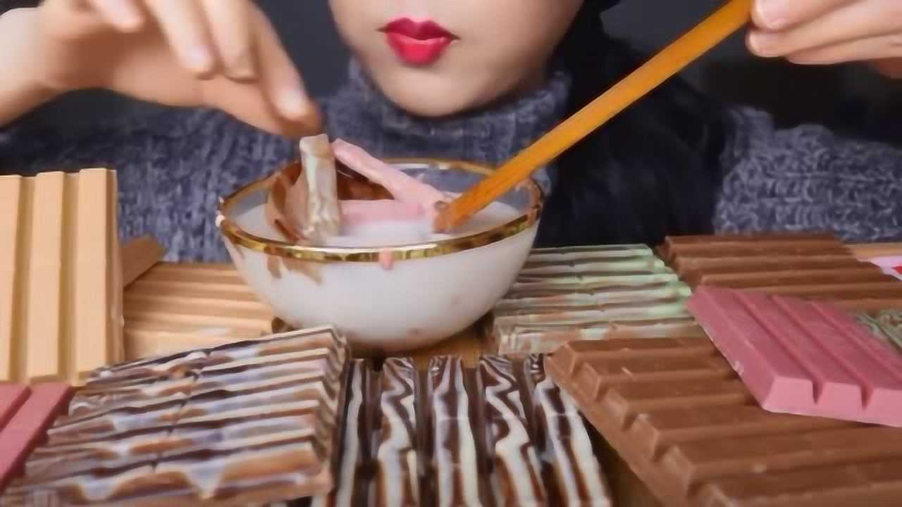 外国吃播:荔枝姐吃牛奶泡巧克力饼干,浓郁可口吃的真过瘾