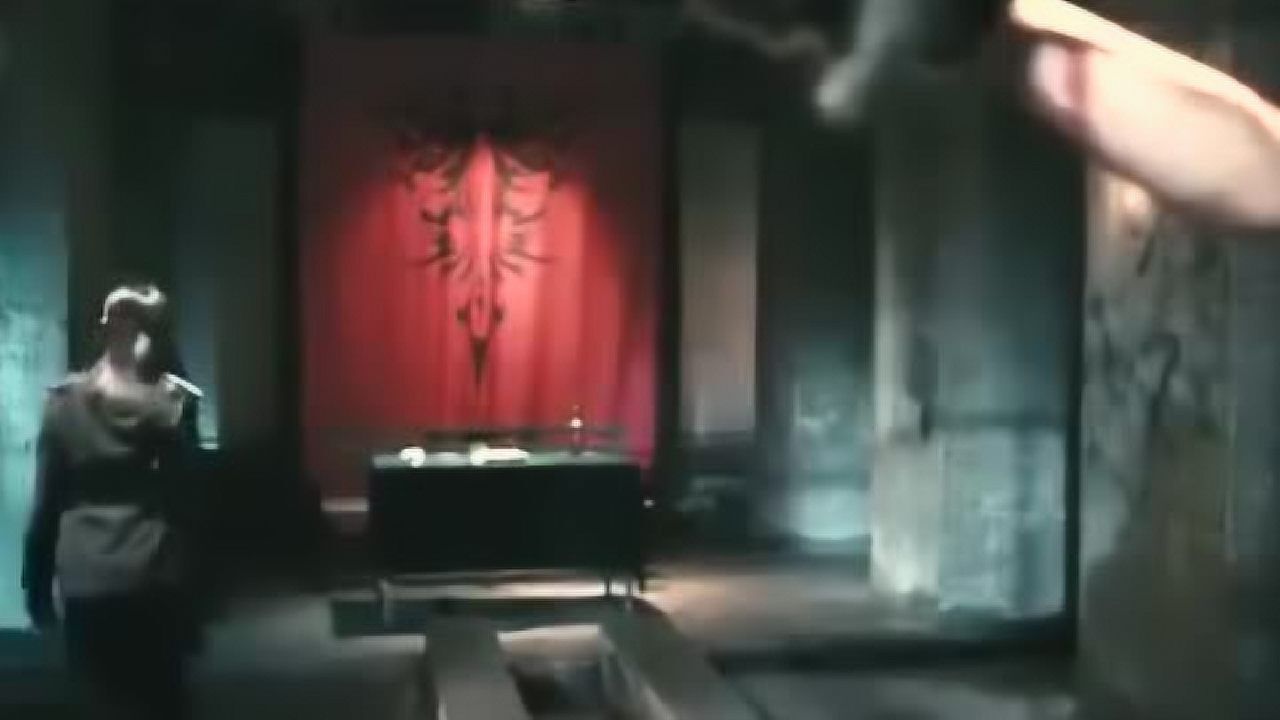 可怜美女特工被鞭子抽打的皮开肉绽，真是丧尽天良啊_高清