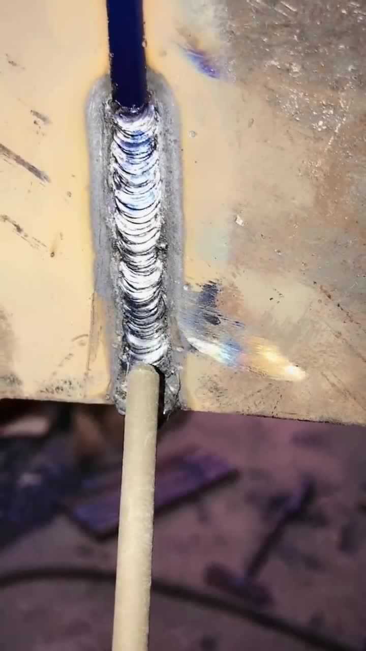 电焊大师讲解立焊打底焊方法，单面焊双面成型，看完我服了_腾讯视频