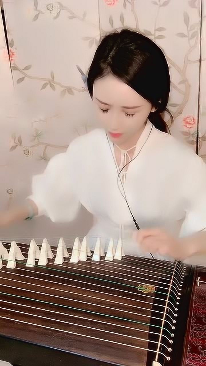 古筝弹奏一曲万爱千恩旋律入心听完果断收藏