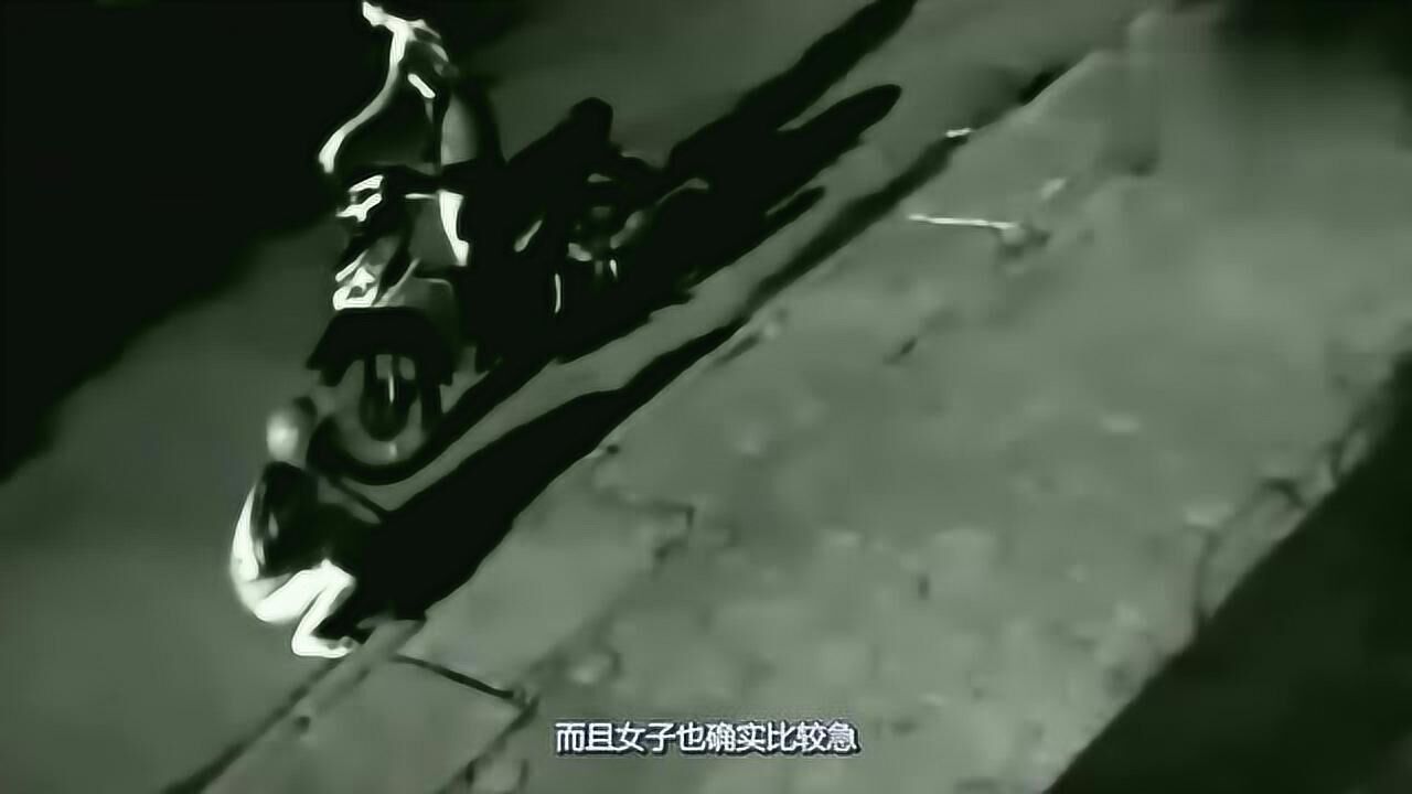 深夜两女子路边竟然随地大小便全程正好被监控拍下太丢人了_高清