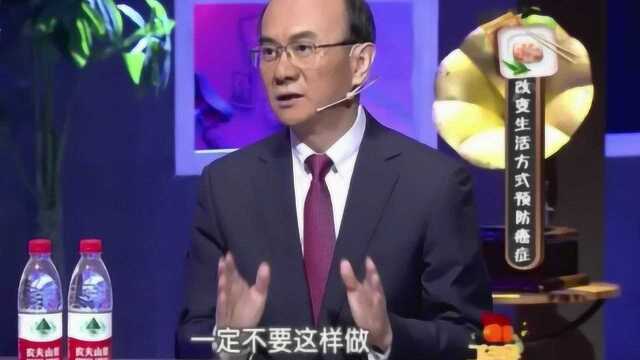 醉酒后反复用催吐方式排除酒精,不仅伤肝,对食道的损害也很大!