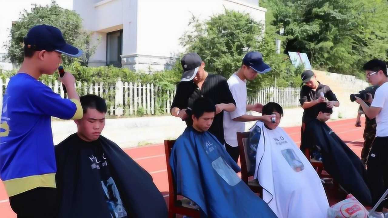 学校军训安排男生现场剃寸头网友这是检验颜值的标准