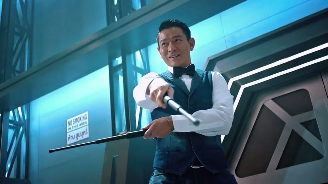 澳门风云3刘德华帅气挥舞双棍对战多个懵懂机器人