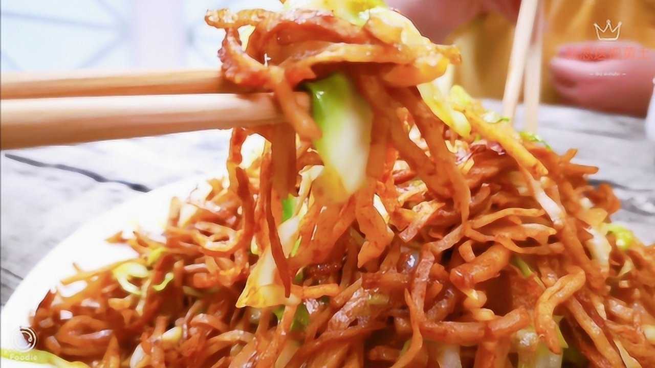 河北人最爱吃的圆白菜炒饼,这样做焦香可口不油腻,一盘不够吃