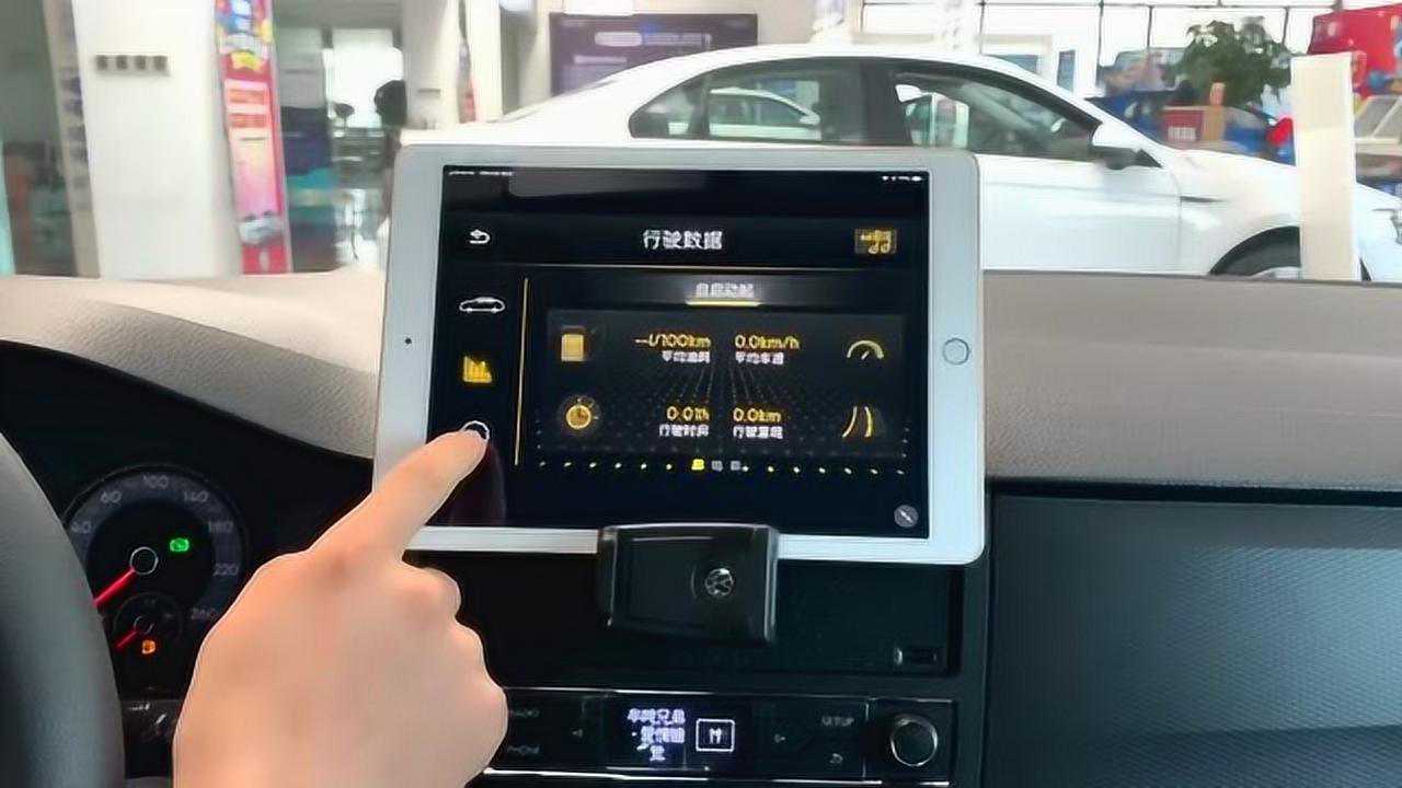 ipad也能拿来当中控显示屏现在的车越来越会玩了