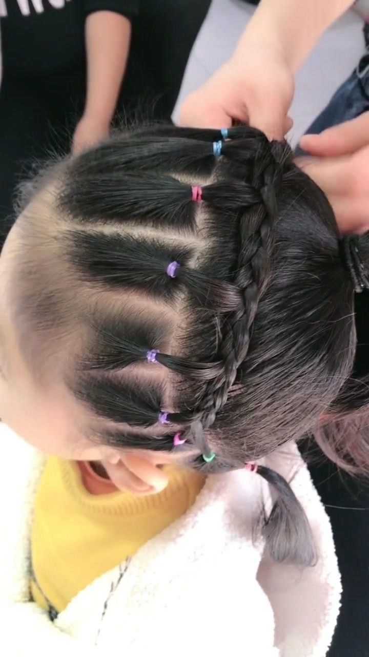 小姑娘碎发多我给她都梳起来了但是这个发型她也很喜欢