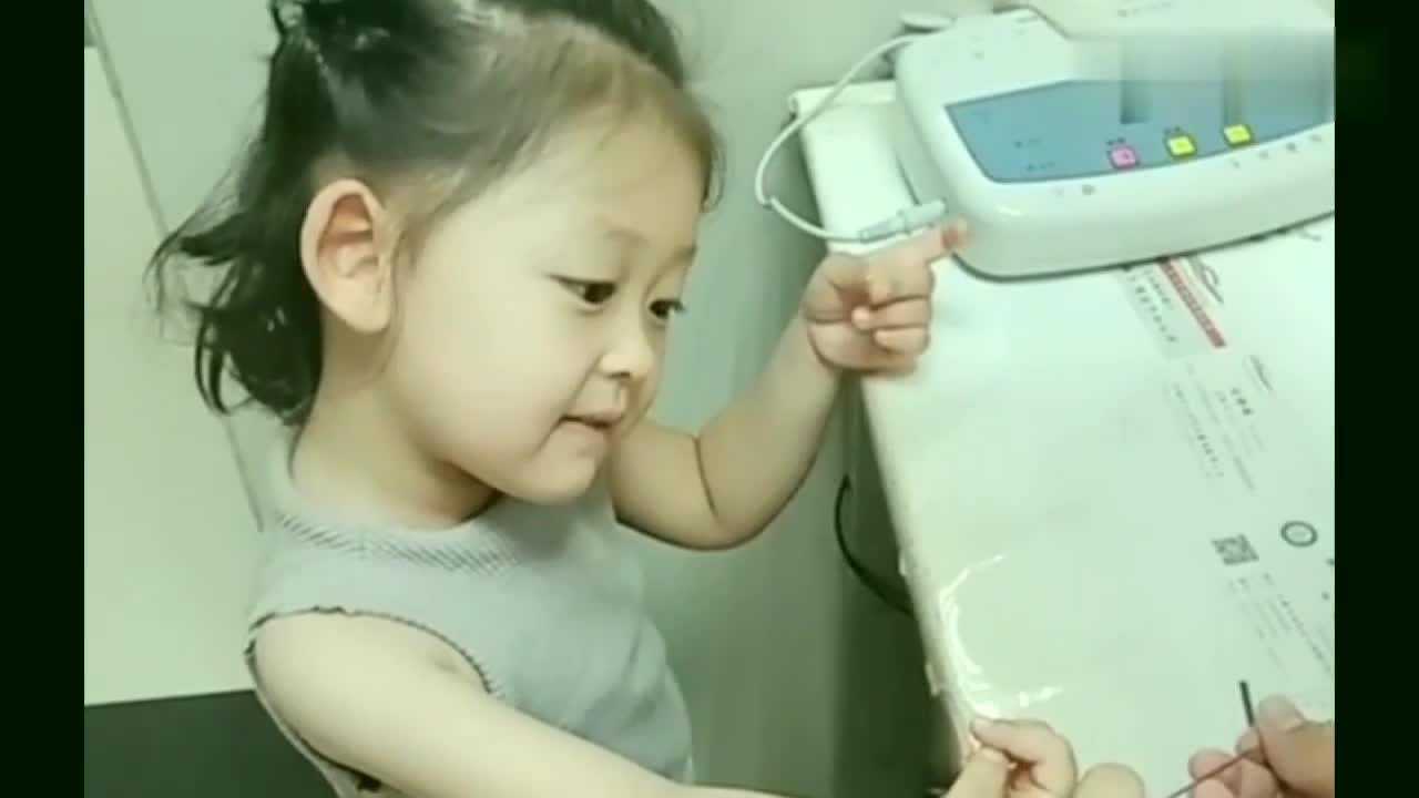妞妞打针还不害怕了实在是勇敢太棒了