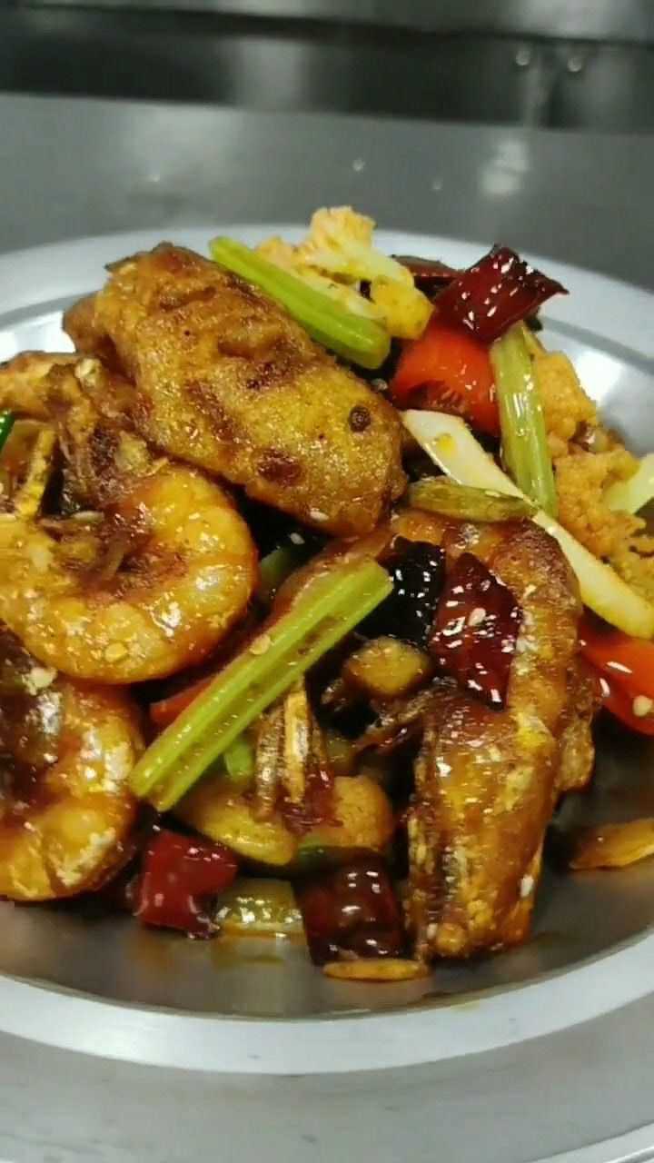 干锅香辣鸡翅虾,这也太香了,一顿可以吃两碗米饭