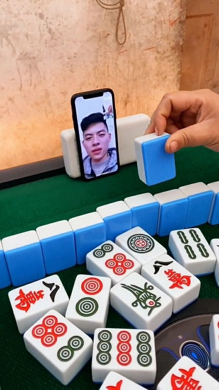 打麻将的最高境界就是开视频和别人打麻将一点也不耽误事