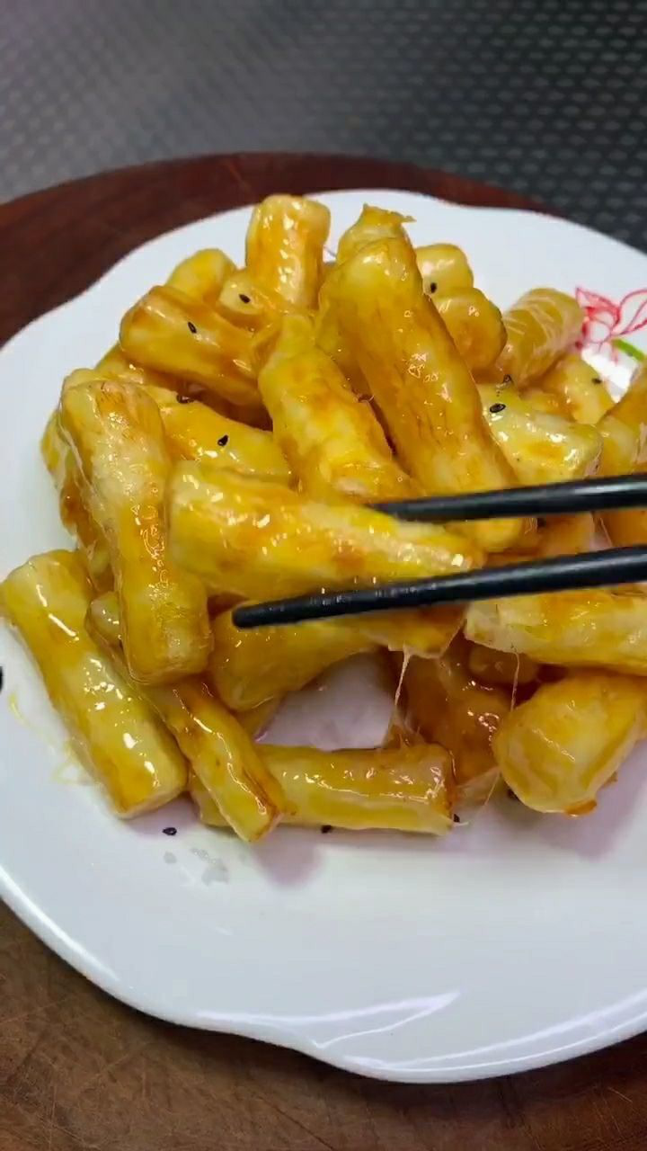 拔丝山药这样做非常的好吃保证你会很喜欢