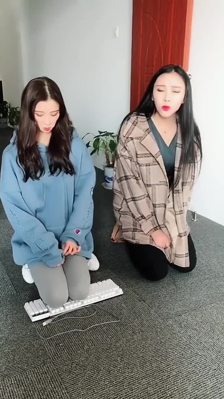 妹子在家没少跪键盘吧_腾讯视频