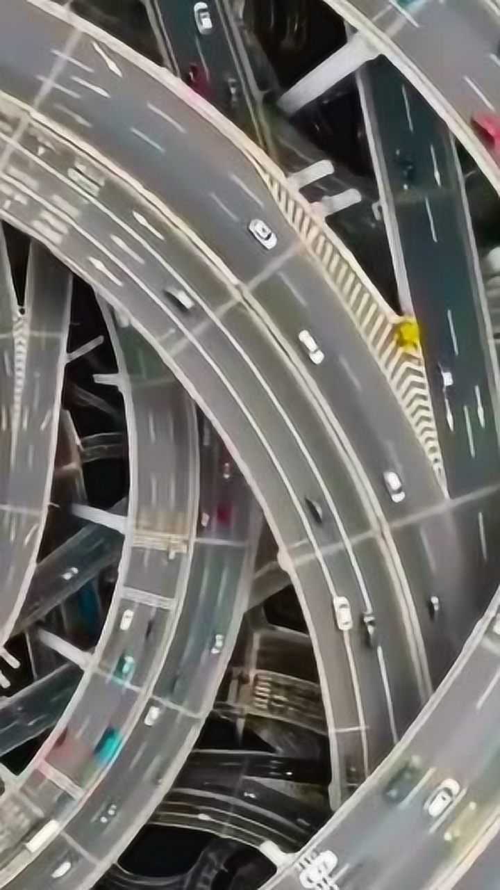 重庆漩涡式的立交桥,在这地方开车需要一定的技术!