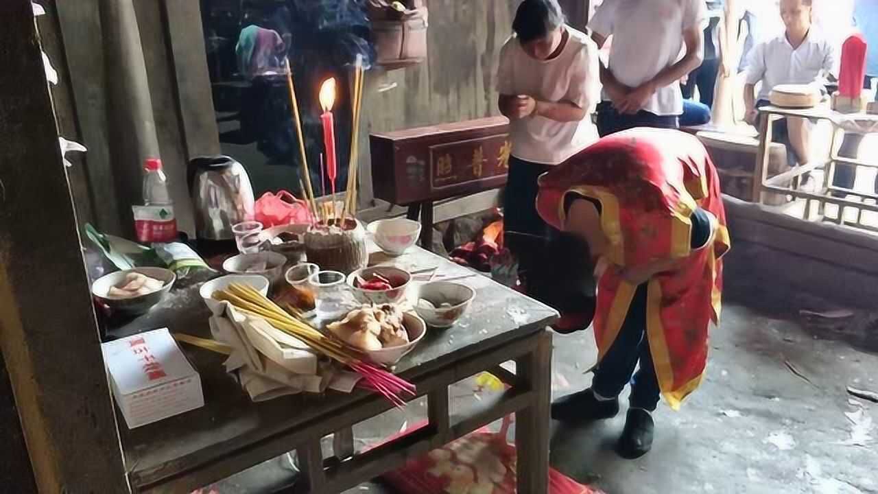 农村白事习俗,老人已经下葬,这道士还在做道场